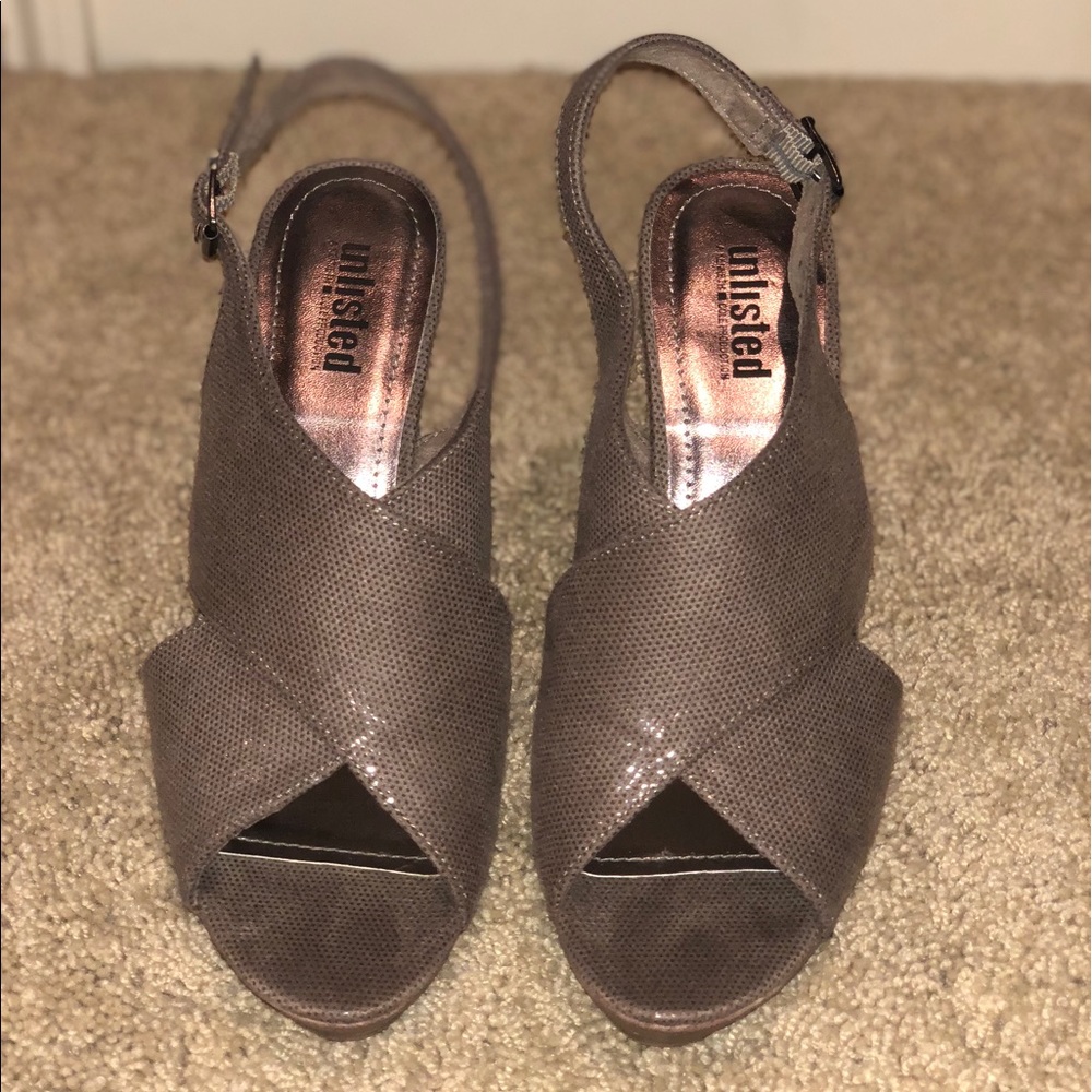 Brown Wedge